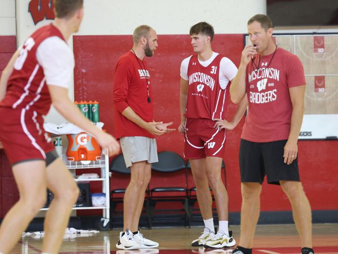 20240926-06-UWbballpractice_1146.jpg